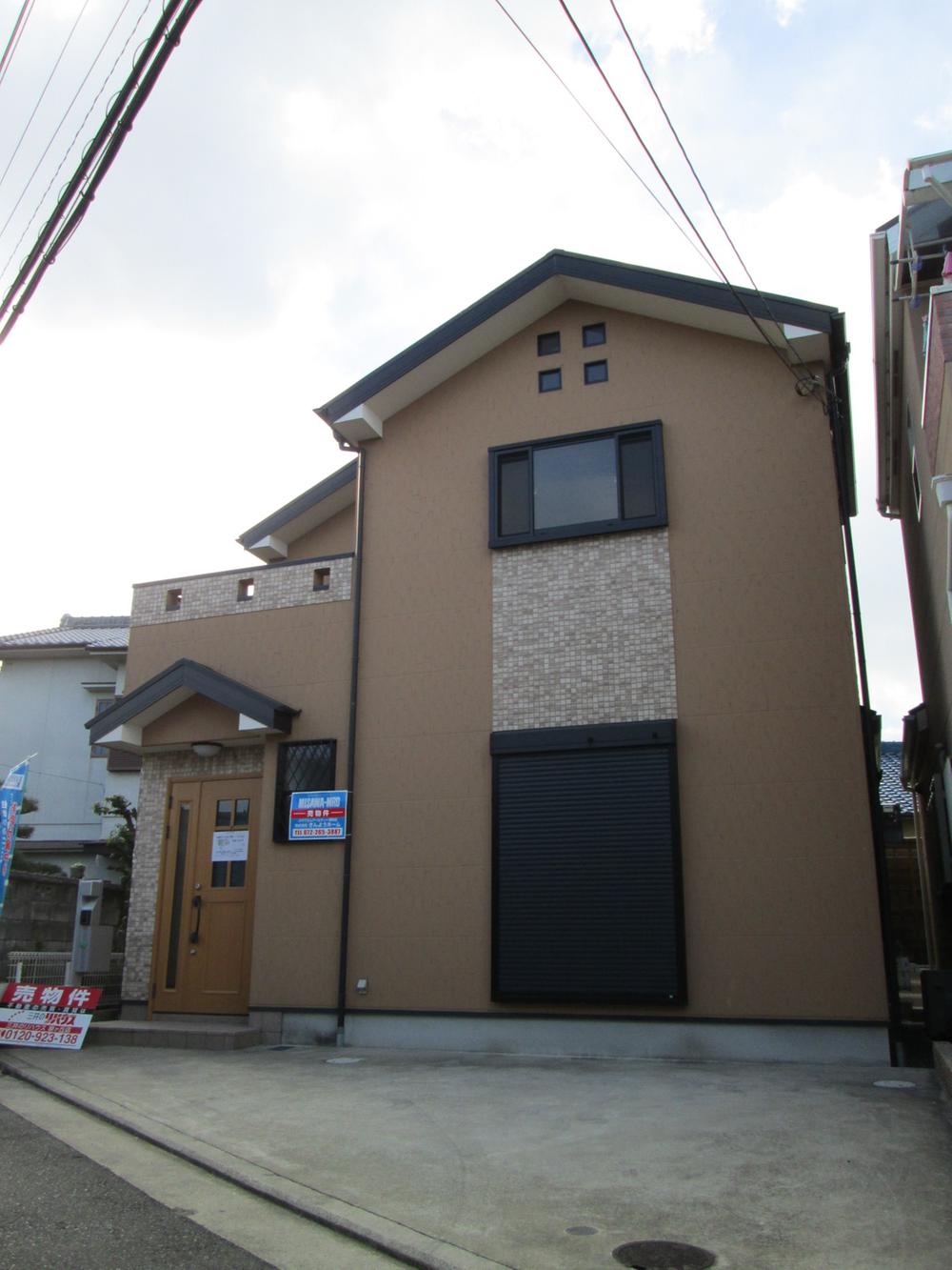 Local appearance photo. Because it is built superficial appearance is also very beautiful. Large rare property of frontage. 