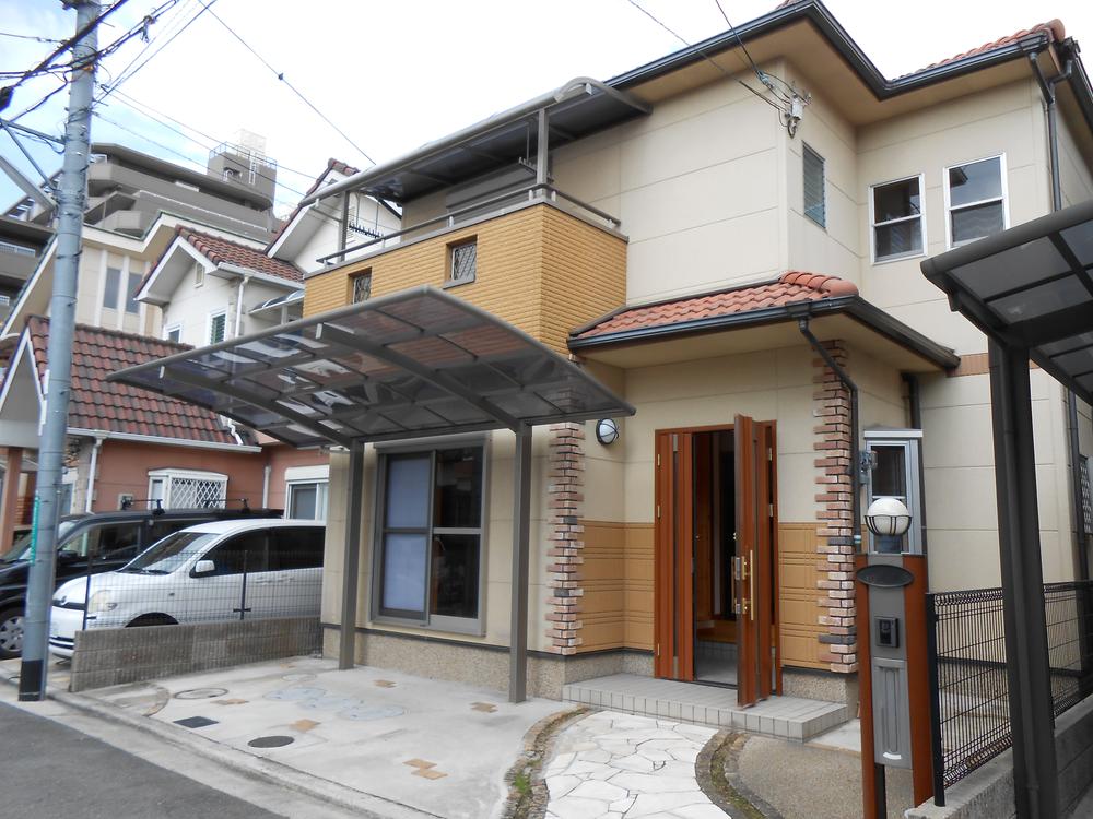 Local appearance photo. It is a quiet residential area