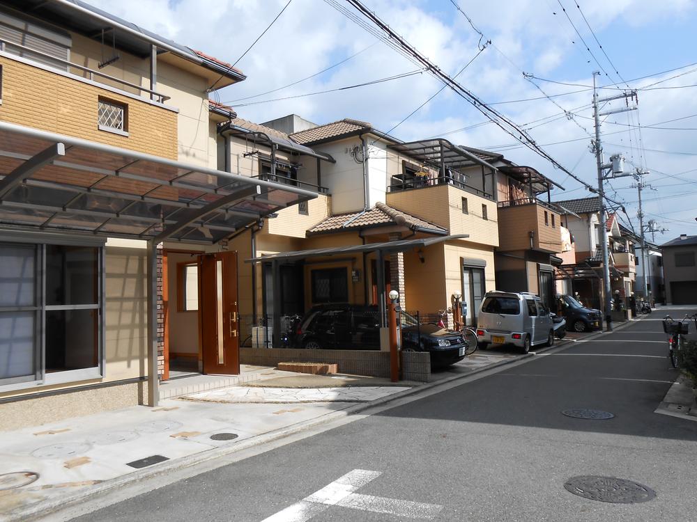 Local photos, including front road. Traffic is also less safe! 