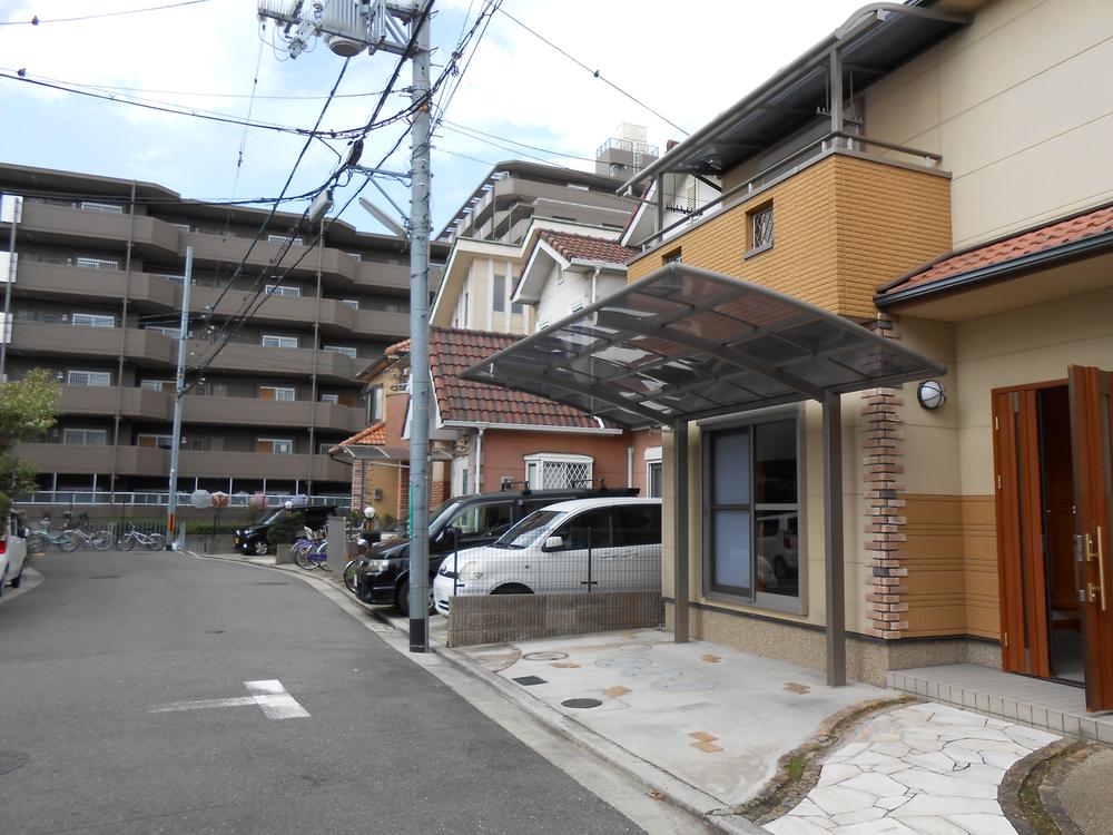 Local photos, including front road. Walk to the station 10 minutes! 