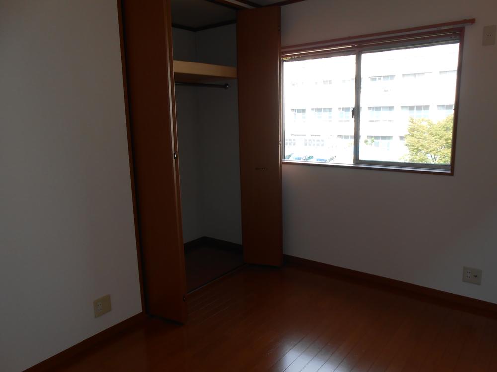 Non-living room. Excellent is the room in storage capacity! 