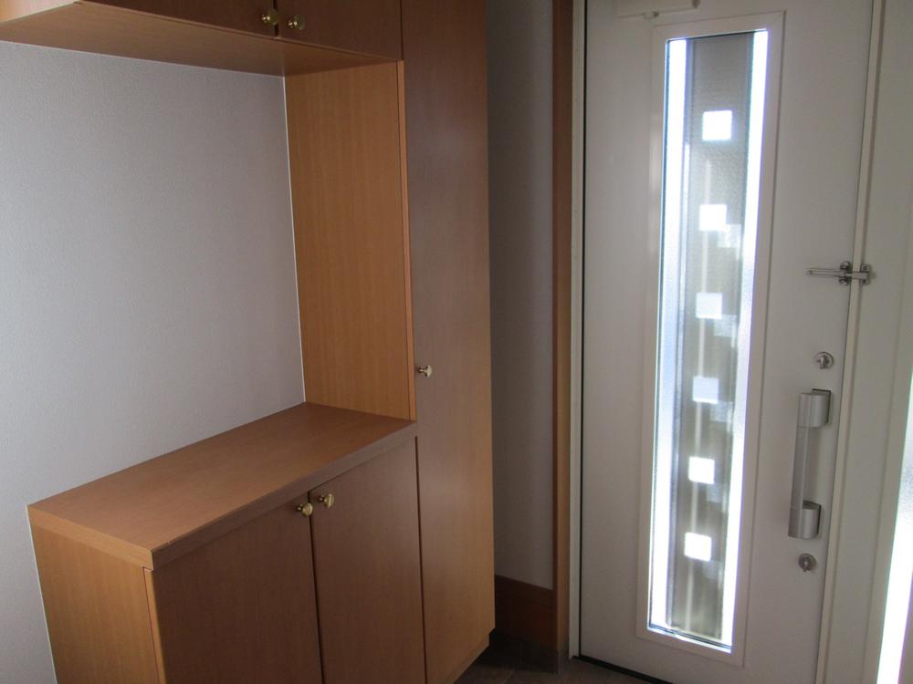 Entrance. Entrance storage is also rich in, Bright entrance. 