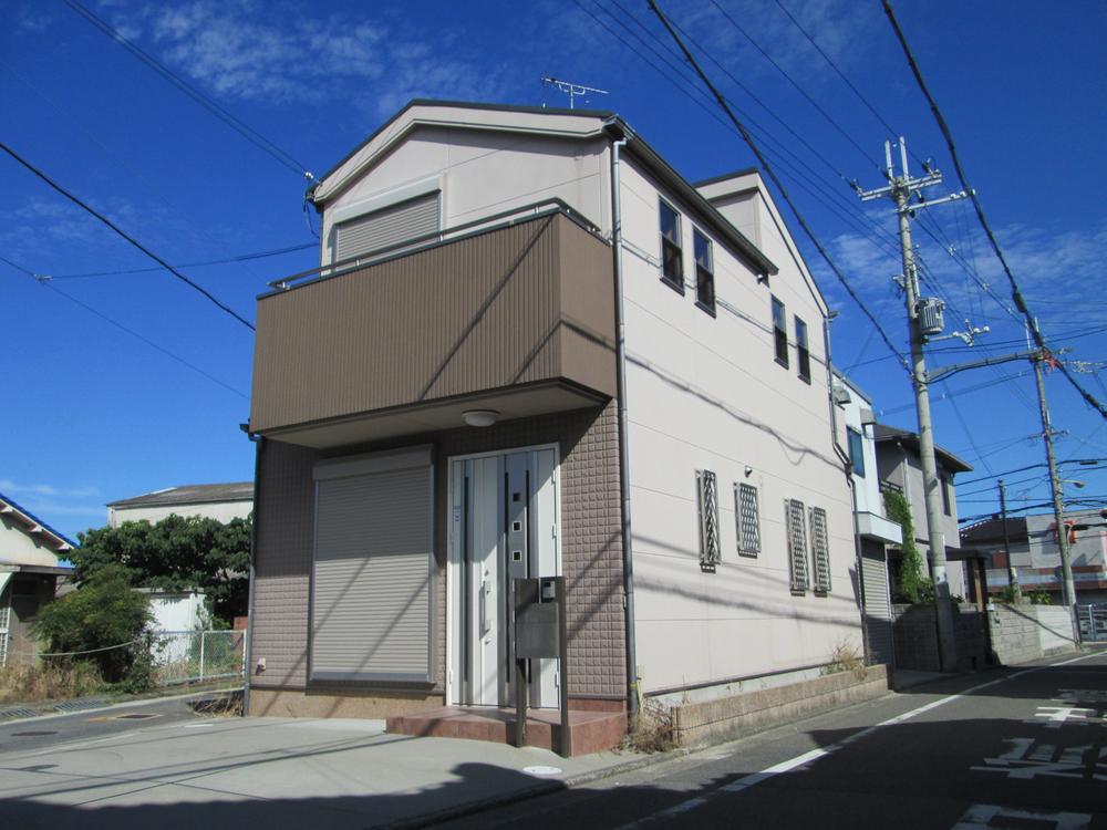 Local appearance photo. There are no buildings around in neat appearance. 