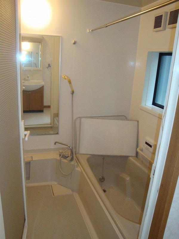 Bathroom. Indoor (08 May 2013) Shooting