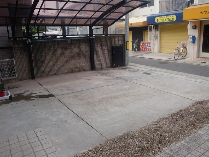 Parking lot. Local (08 May 2013) Shooting