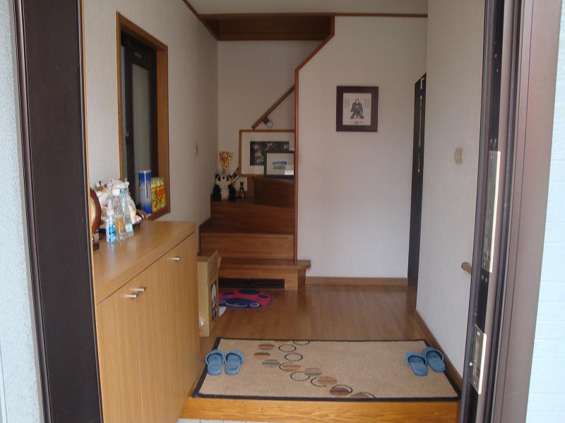 Entrance. Local (08 May 2013) Shooting