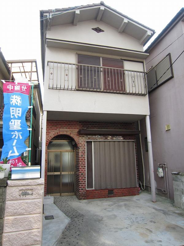 Local appearance photo. Local (11 May 2013) Shooting