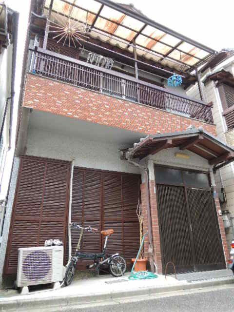 Local appearance photo. A quiet residential area