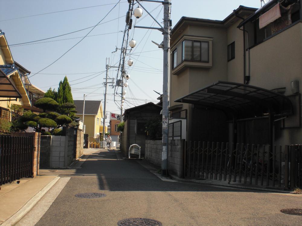 Local photos, including front road. Local (10 May 2013) Shooting