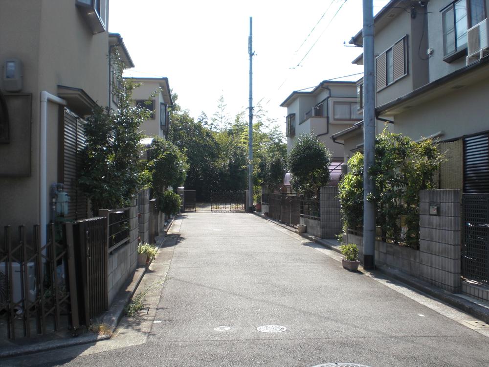 Local photos, including front road. Local (10 May 2013) Shooting