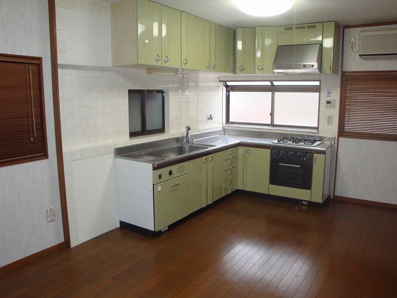 Kitchen. Indoor (11 May 2013) Shooting