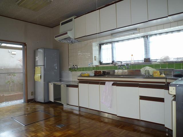 Kitchen. Indoor (12 May 2013) Shooting