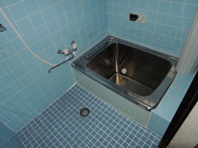 Bathroom. Bathroom is also a shiny. 