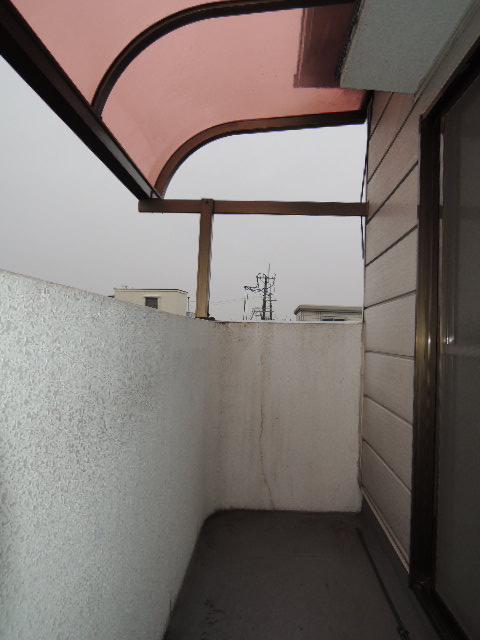 Balcony. The third floor balcony here Terrace, Ventilation is also the best on the south-facing. 