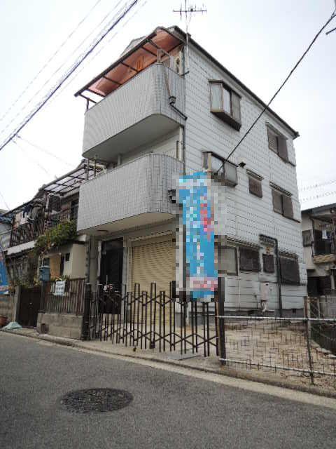 Local appearance photo. Front road 4.2m