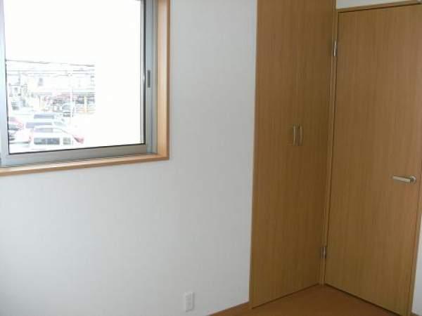 Non-living room. Western-style 5.25 Pledge