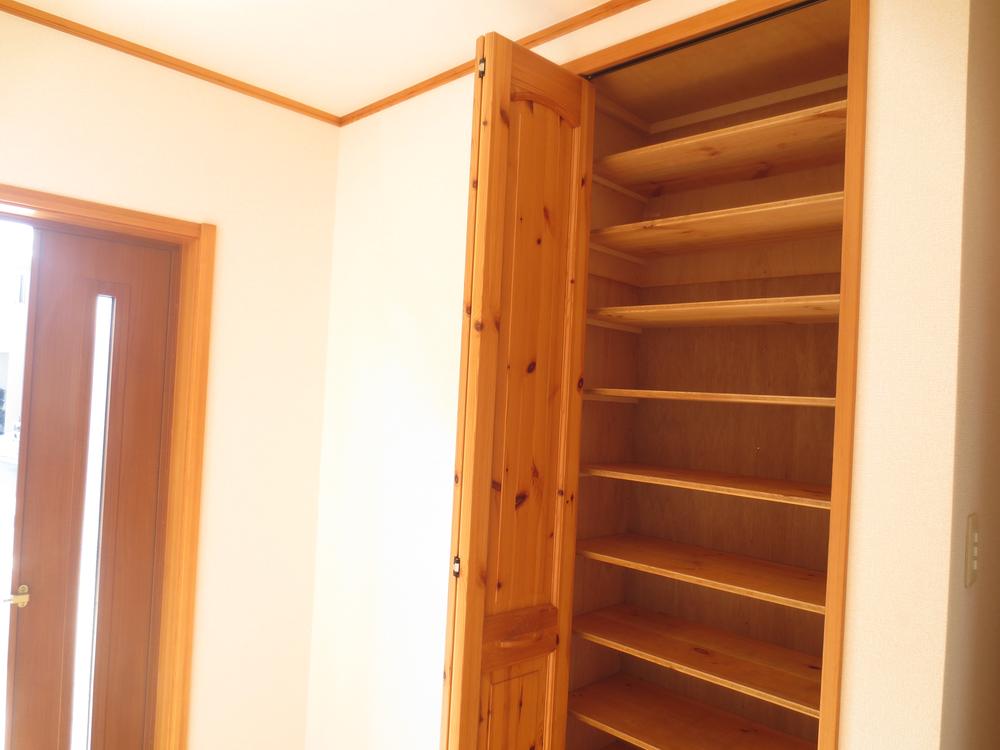 Entrance. Shoebox is also large ☆ 