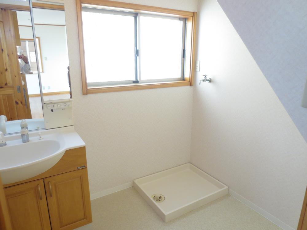 Wash basin, toilet. It is wider dressing room