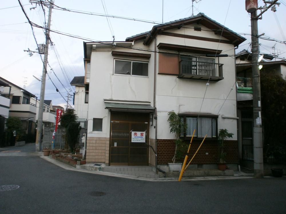 Local photos, including front road. Exterior Photos west 4.7m Day per corner lot, Ventilation is good