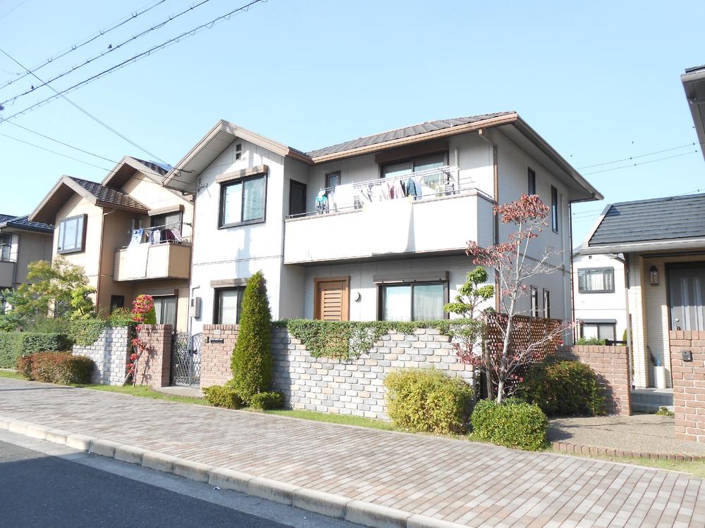 Local appearance photo. Sunny!  A new life in a bright home