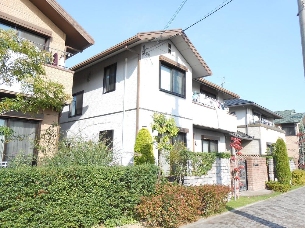 Local appearance photo. It is a quiet residential area