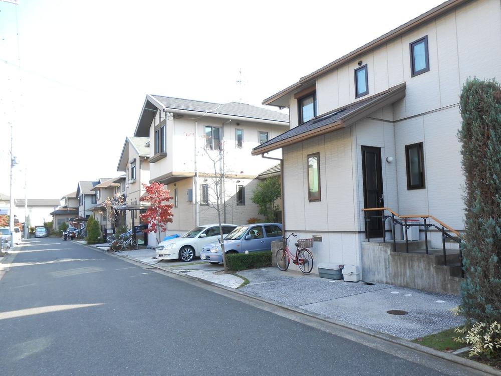 Local photos, including front road. For day of two-sided road, It is both good as the wind! 