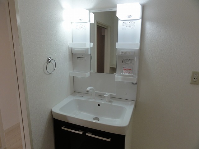 Washroom. Wash basin (shampoo dresser)