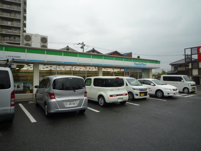 Convenience store. When FamilyMart or Kitahanada store (convenience store) to 533m