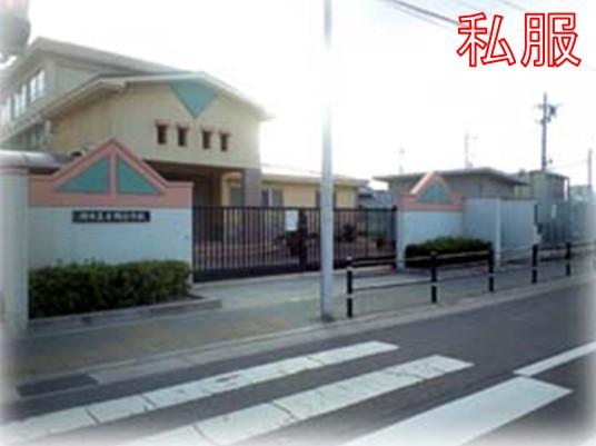 Primary school. The Sakaishiritsu KANAOKA in the 1440m KANAOKA elementary school to elementary school every Wednesday as a "morning reading time", It also provided time to reading the time until the beginning of the first hour in the classroom, Children gives us the opportunity to touch this