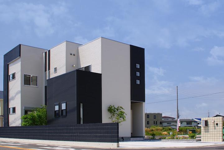 Local photos, including front road. By matching the siding of the base pattern and accent pattern, It has finished modern and chic look. Also floor plan devised, such as browsing the corner to the Internet, etc.