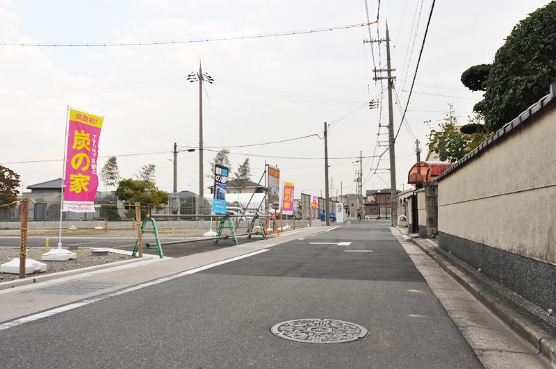 Local photos, including front road. Town "Sakai City, convenience and comfort are in harmony ・ KANAOKA town ". (Shooting at local / 2013 November)