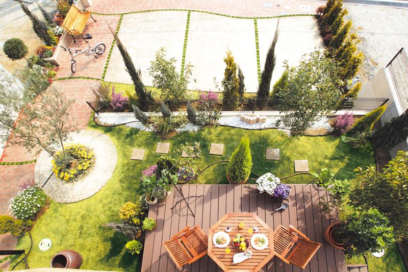 Building plan example (exterior photos). Enjoy a relaxed time, Open deck, surrounded by flowers and trees. (Our example of construction)