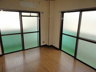 Other room space. Beautiful Western-style.