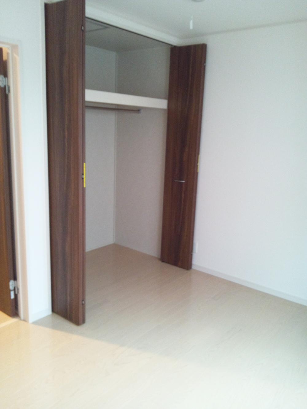 Non-living room. Indoor (12 May 2013) Shooting