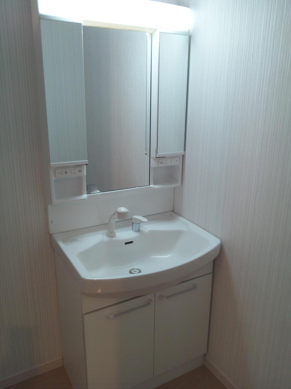 Wash basin, toilet. Indoor (12 May 2013) Shooting