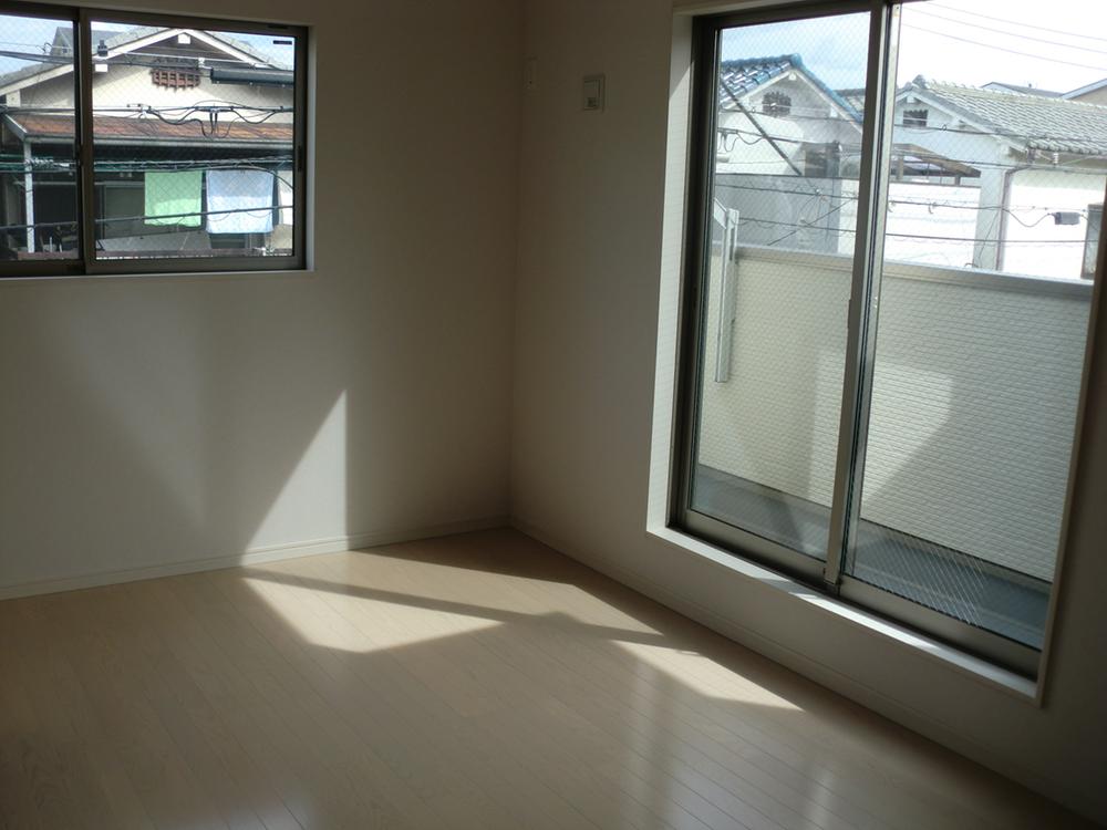 Non-living room. Same specifications