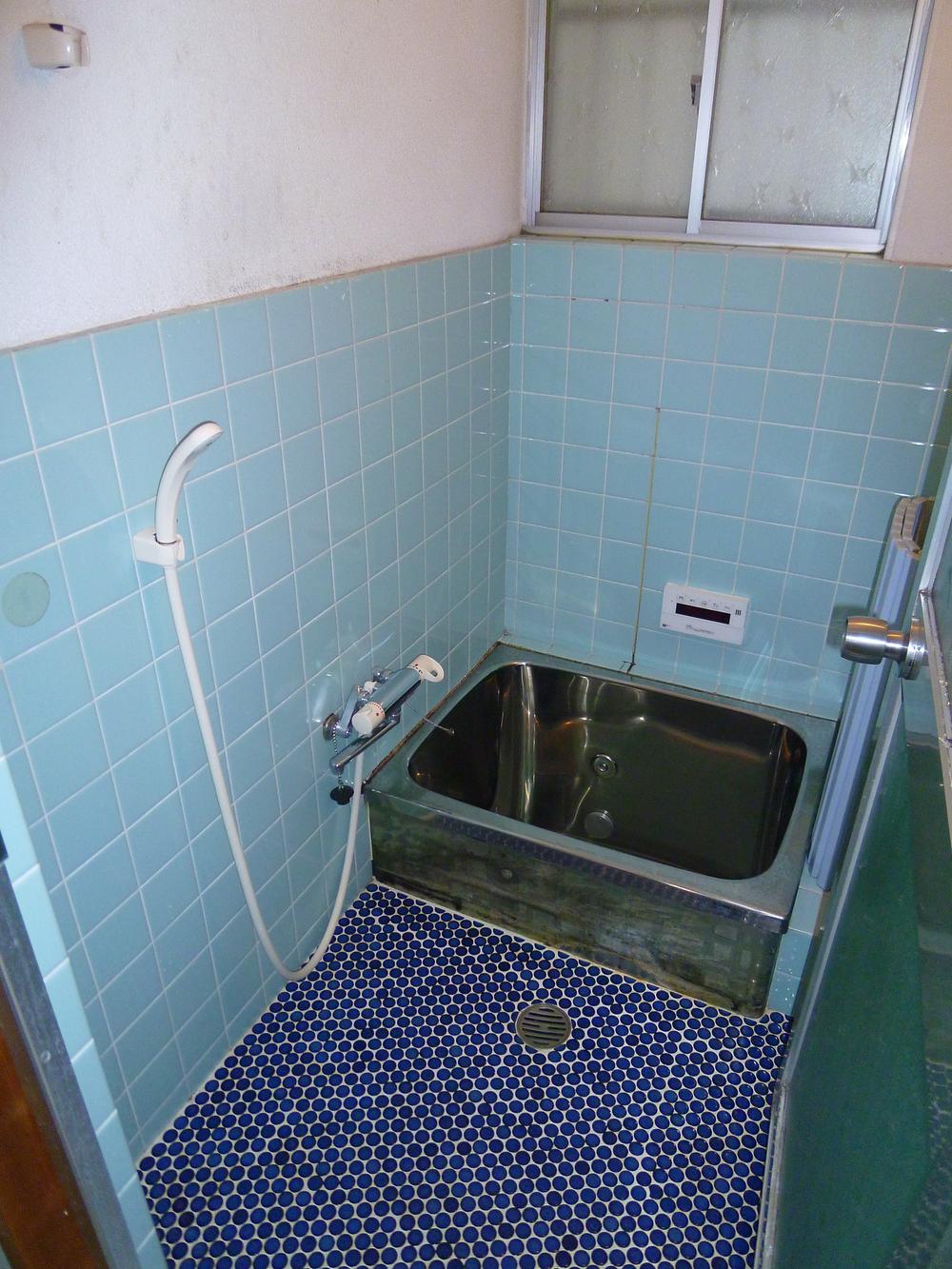 Bathroom. Room (August 2013) Shooting