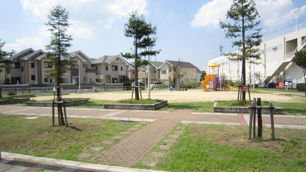 park. 80m to KANAOKA Sequoia Park