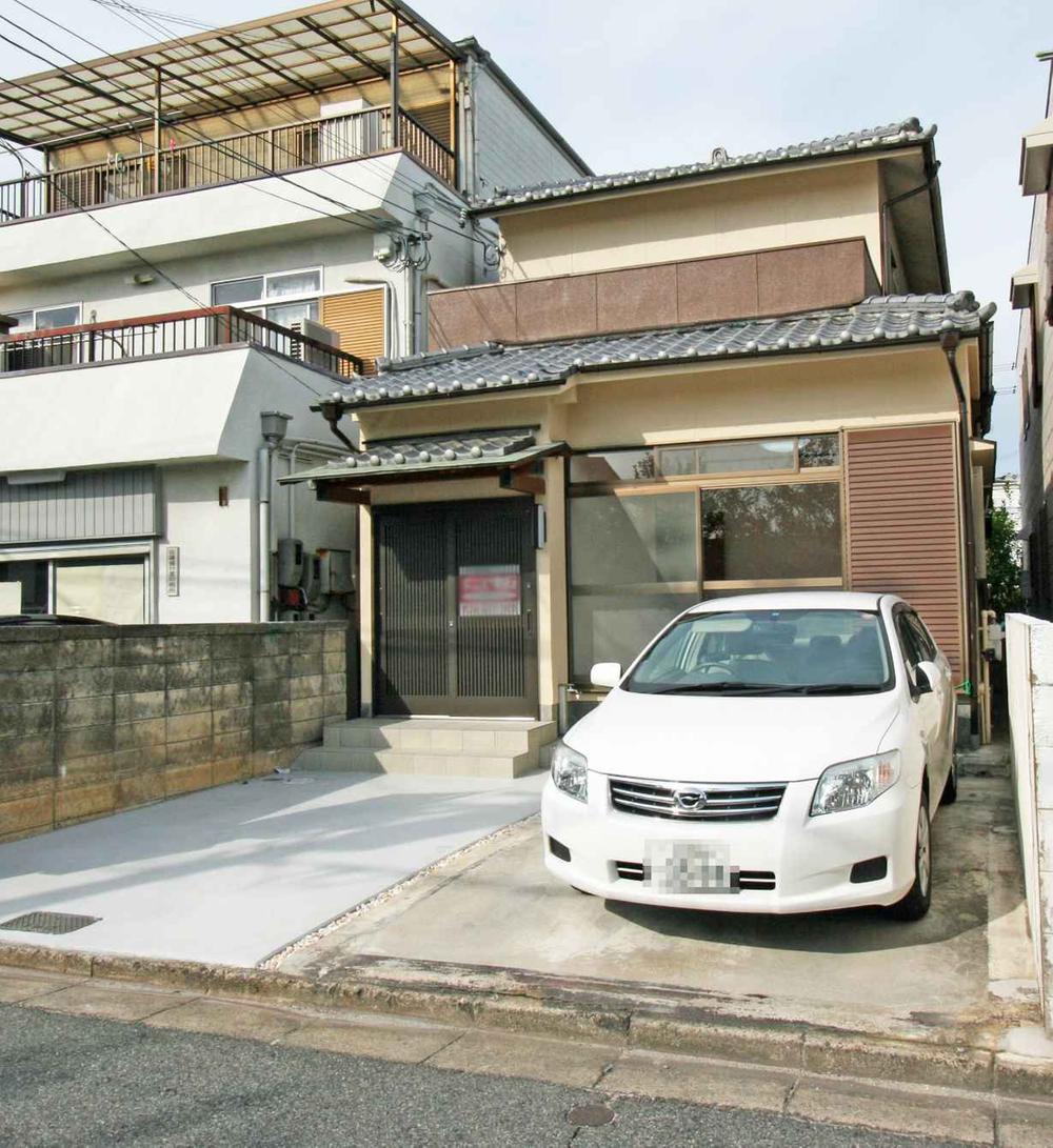 Local appearance photo. Front road is also possible two parking in the spacious. 