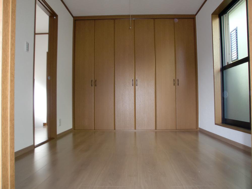 Non-living room. Storage space is abundant. 