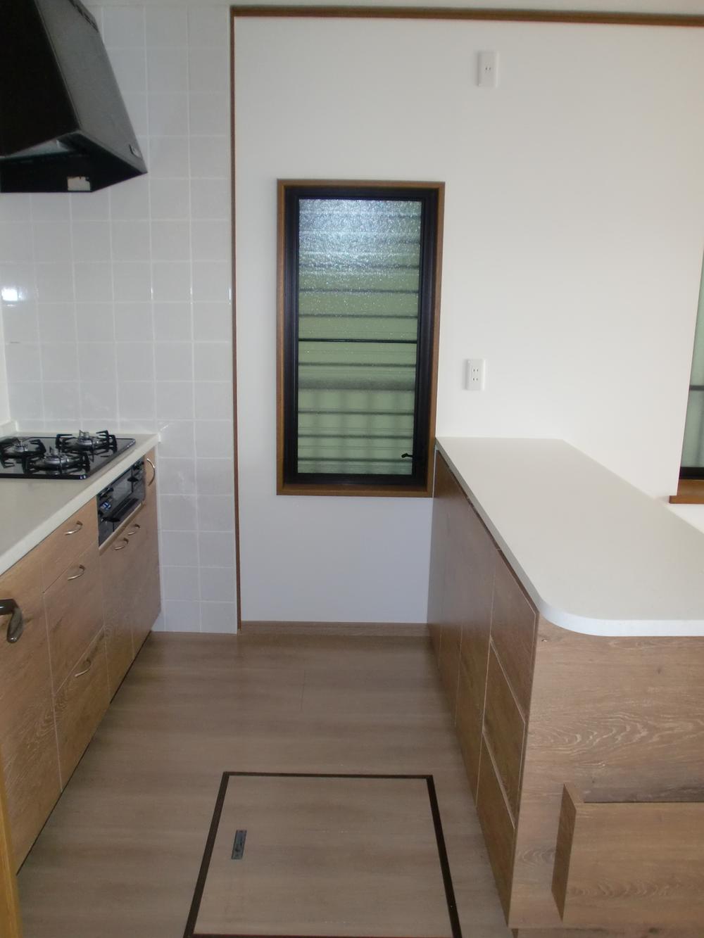 Kitchen. It is spacious and can use the kitchen. 