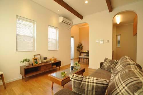 Living. Communication Living (2013 February shooting)