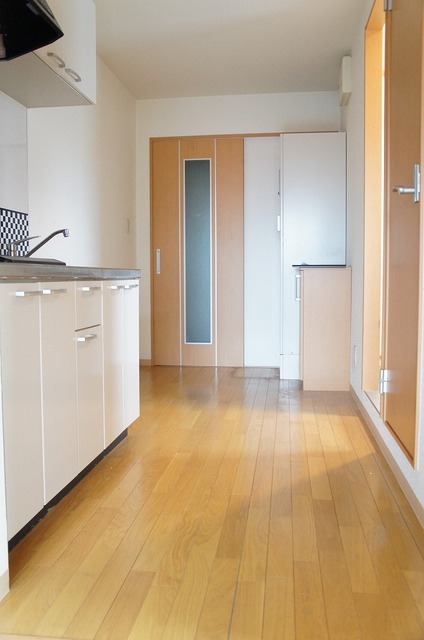 Living and room. Living is ☆