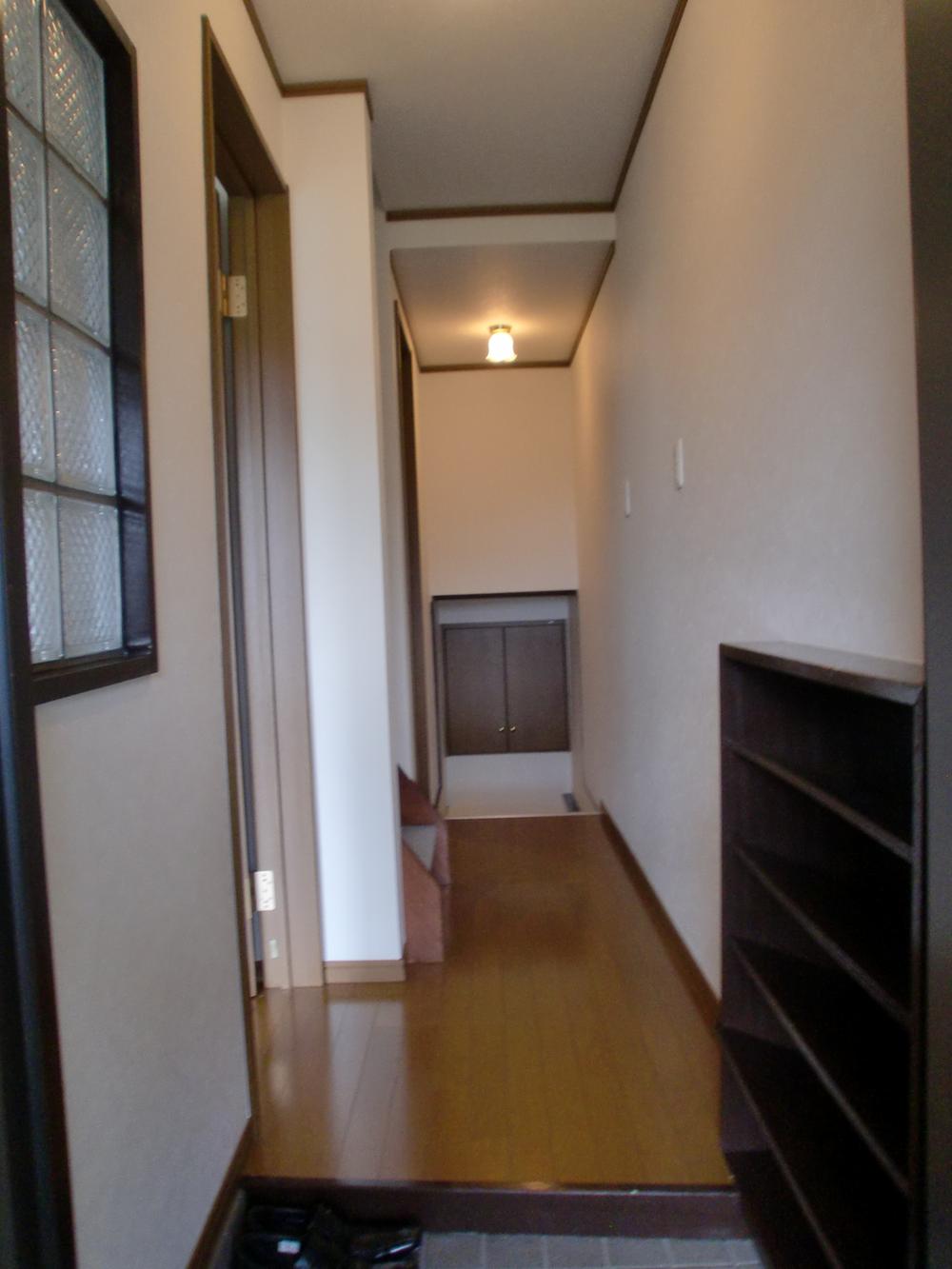 Entrance. Entrance also renovation completed