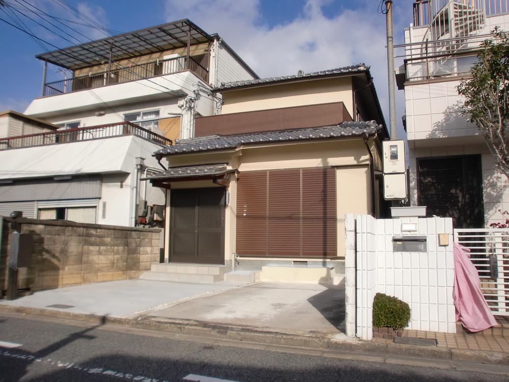 Local appearance photo. Parking space There are also clear.