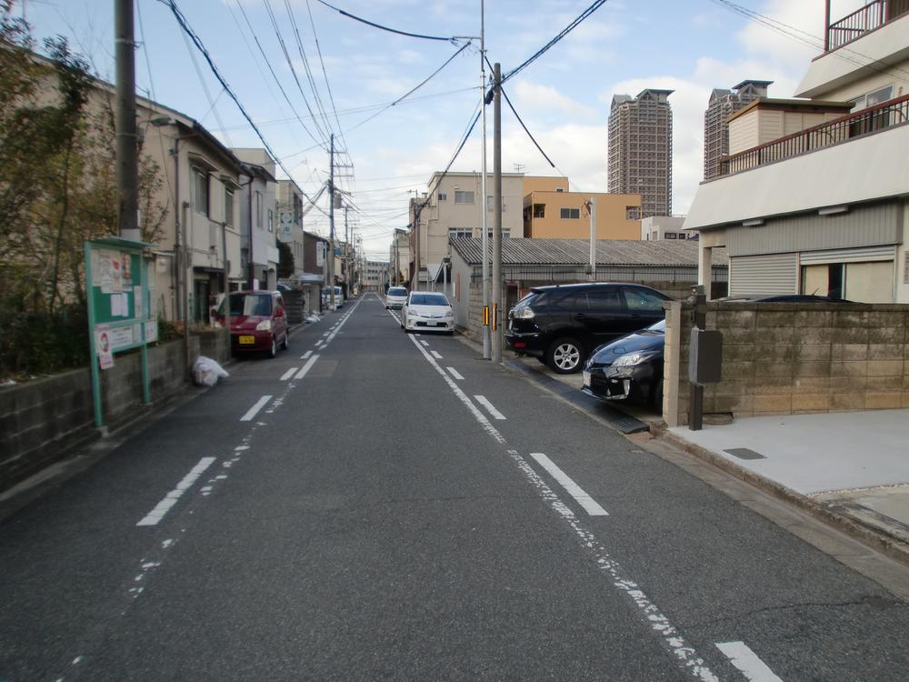 Local photos, including front road. Spacious front road also quiet.