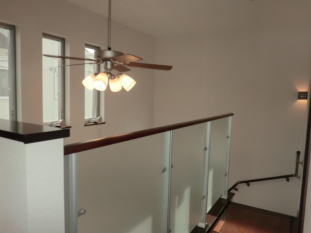 exhibition hall / Showroom. Atrium of full openness living