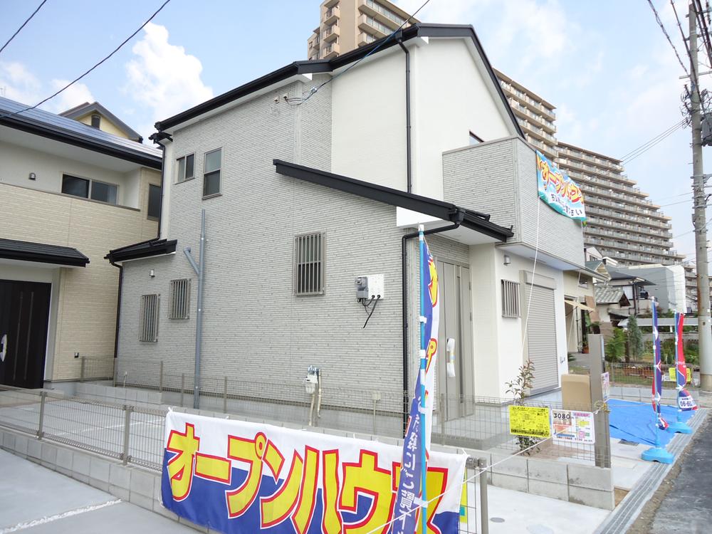 Local appearance photo.  [Local sales representative company T ・ M planning (Co.) 06-6627-7007] Deep discount 2,000,000 down 2880 ~ 31,300,000 yen 4LDK2 storey parking two Allowed!  ◆ Solar power