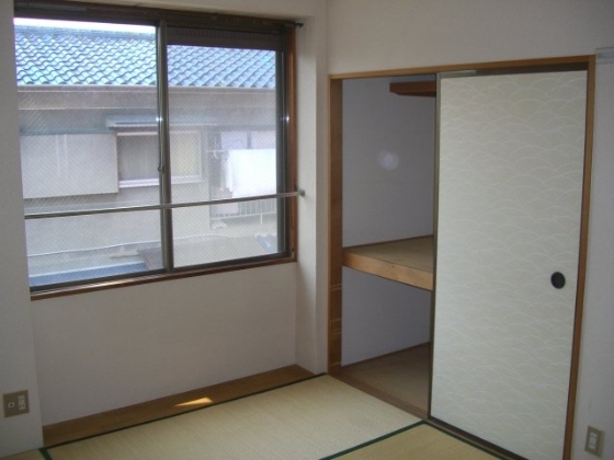 Receipt. Room storage (closet)