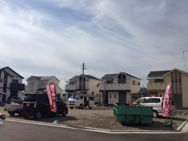 Local photos, including front road. Front road 6.7m